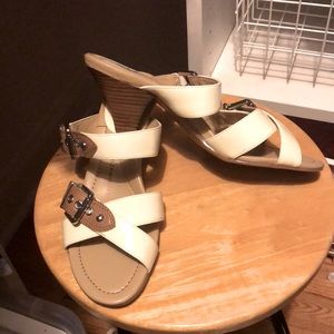 Isaac mizrahi buckle heeled sandal never worn!